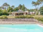 Maison avec piscine et jardin