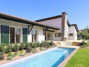 Maison avec piscine et jardin