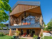 Maison contemporaine avec jardin et terrasse