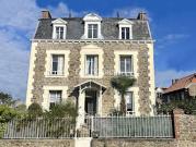 Maison en bord de mer avec jardin