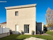 Maison 3 chambres + bureau avec jardin et piscine −...