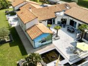 Maison 445 m² avec piscine intérieure & spa sur terrain...