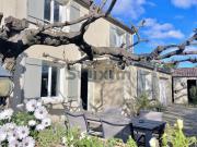 Maison 4 chambres avec piscine et terrasses, proche commodit