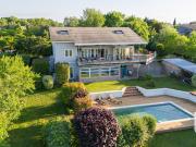 Maison avec piscine et jardin