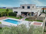 Maison avec piscine et jardin