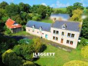 Maison avec piscine et jardin