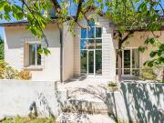 Maison contemporaine avec jardin et terrasse