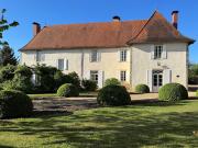 Maison avec piscine et jardin