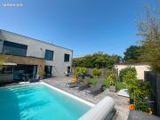 Maison 5 pièces 157 m2 4 chambres, jardin, piscine et garage