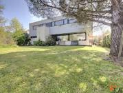 Maison contemporaine avec jardin et terrasse