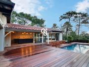 Maison 6 pièces 222 m²