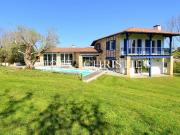 Maison 6 pièces 254 m²