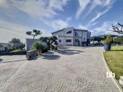 Maison 6 pièces 377 m²