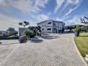 Maison 6 pièces 377 m²