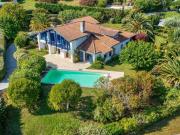 Maison avec piscine et jardin
