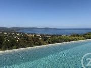 Maison avec piscine en bord de mer