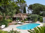 Maison avec piscine et jardin