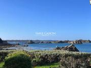 Maison en bord de mer avec jardin
