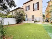 Maison en bord de mer avec jardin