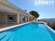 Maison avec piscine et jardin