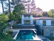 Maison avec piscine et jardin
