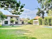 Maison 7 pièces 215 m²