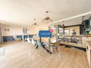 Maison 7 pièces 243 m²
