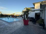 Maison 7 pièces 251 m²