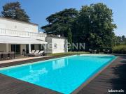 Maison 7 pièces 320 m²
