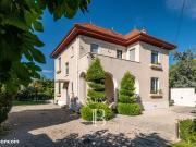 Maison 7 pièces 325 m²