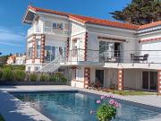 Maison 7 pièces 330 m²