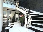 Maison 7 pièces 340 m²