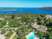 Maison avec piscine en bord de mer