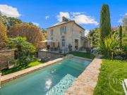 Maison 8 pièces 196 m² Maison 8 pièces 196 m²