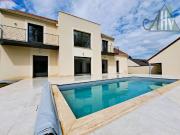 Maison 8 pièces 212 m²