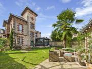 Maison 8 pièces 230 m²