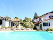 Maison 8 pièces 245 m² Maison 8 pièces 245 m²