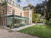 Maison 8 pièces 300 m²