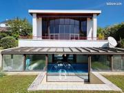 Maison 8 pièces 303 m²