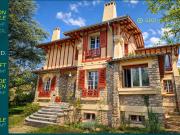 Maison 8 pièces 317 m²