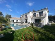 Maison 8 pièces 318 m²