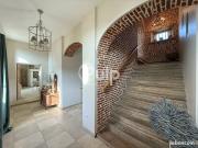 Maison 8 pièces 318 m²