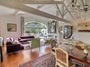 Maison 8 pièces 319 m²