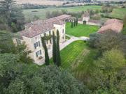 Maison 8 pièces 323 m²