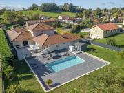 Maison 8 pièces 325 m²