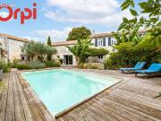 Maison 8 pièces 329 m²