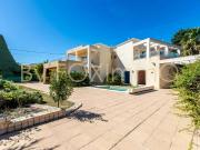 Maison 8 pièces 334 m²