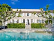 Maison 8 pièces 371 m²