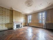 Maison 8 pièces de 400 m2 située à Saint Médard de Guizières