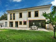 Maison 9 pièces 221 m²